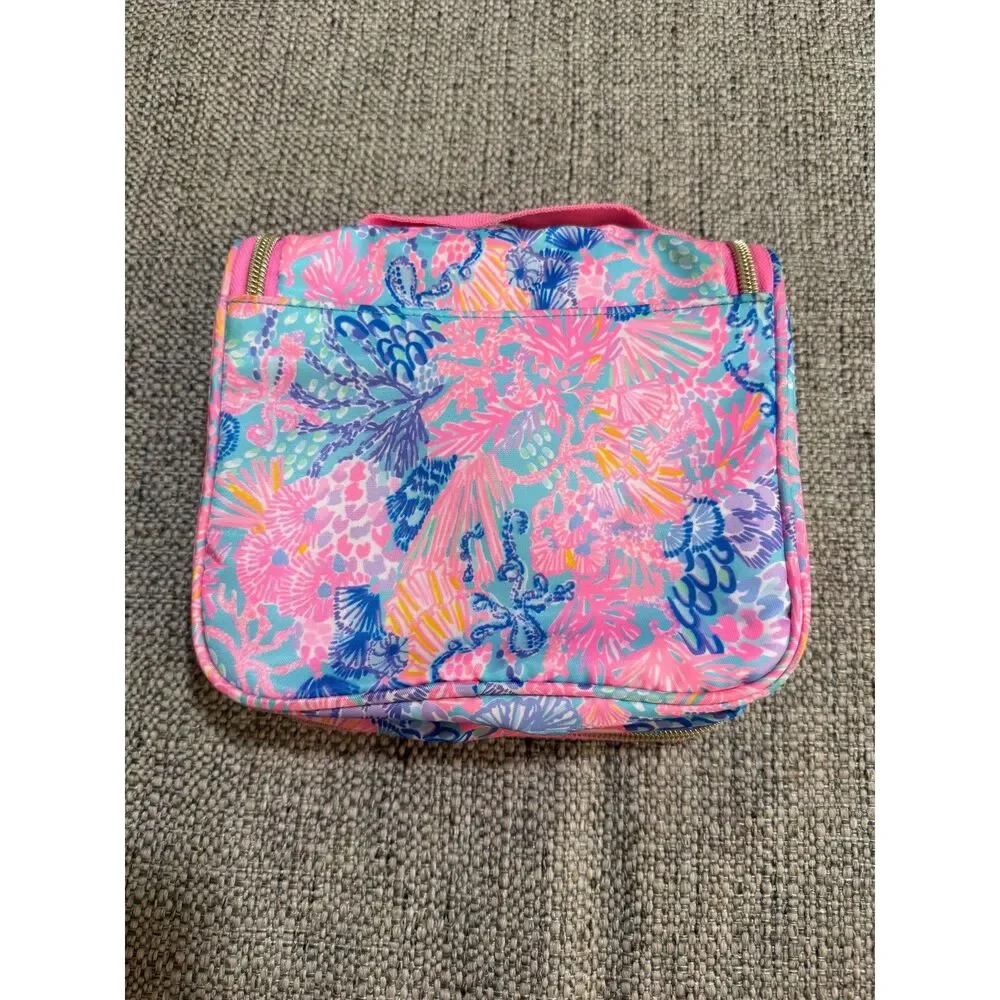 Lilly Pulitzer Hanging Travel Case Splendor In The Sand Pink Seashell Print